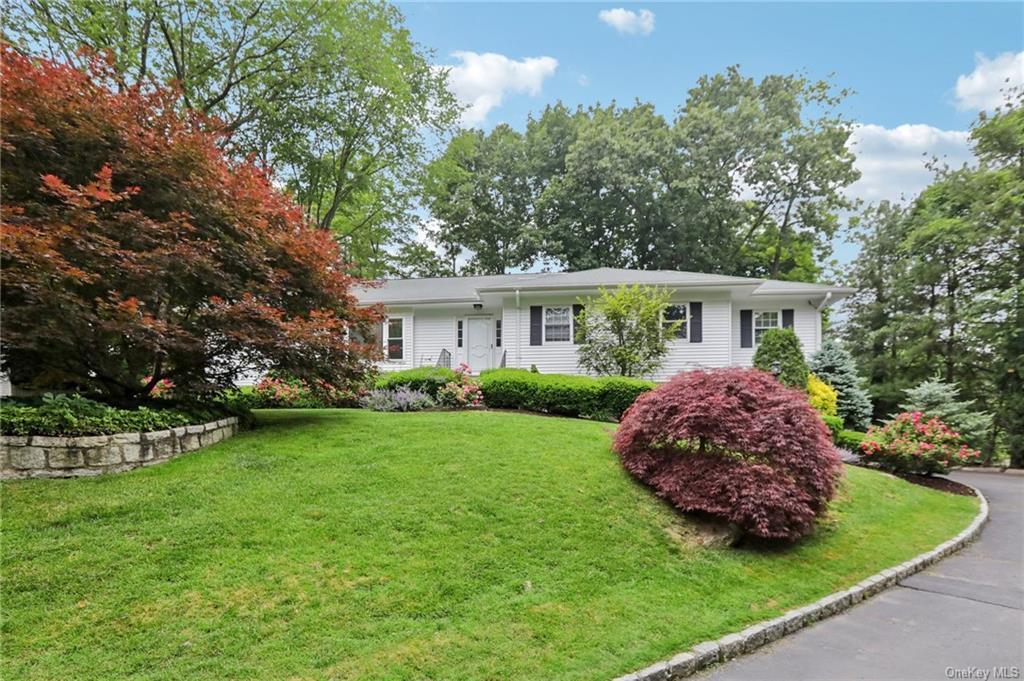 Foto principal - 25 Saxon Woods Rd