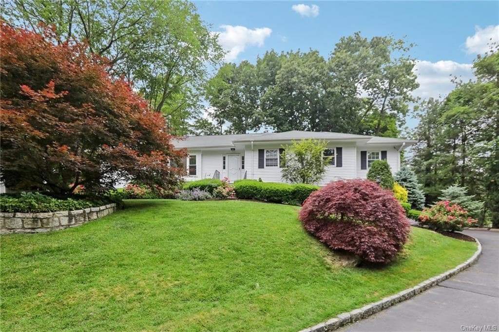 Primary Photo - 25 Saxon Woods Rd