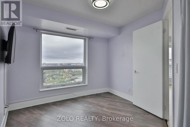 Building Photo - 125-3125 Village Green Square