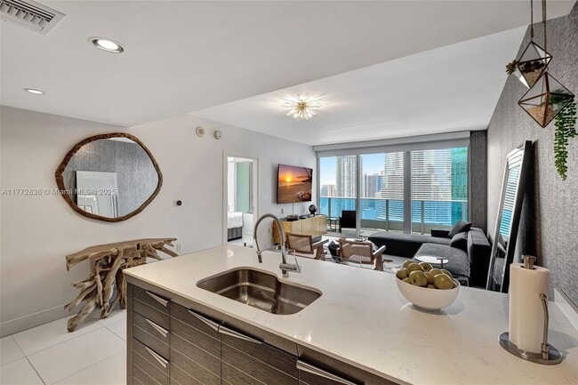 Building Photo - 200 Biscayne Blvd Way