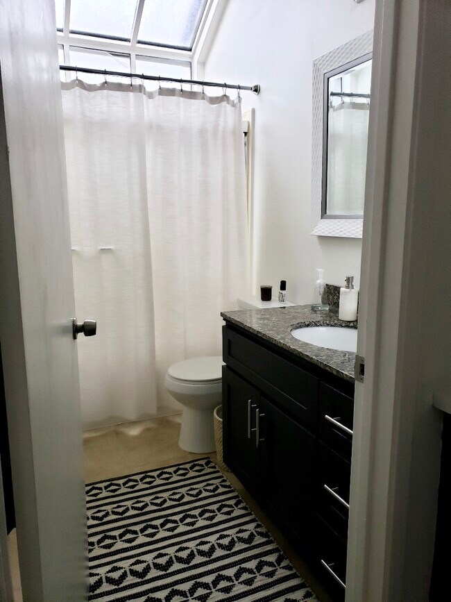 Building Photo - 207 Compass Point Ct