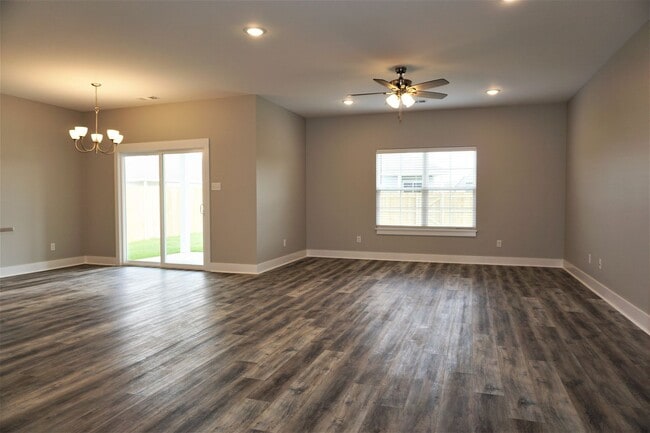 Building Photo - 3 Bedroom, 2 Bath Home in Valley View- PRE...