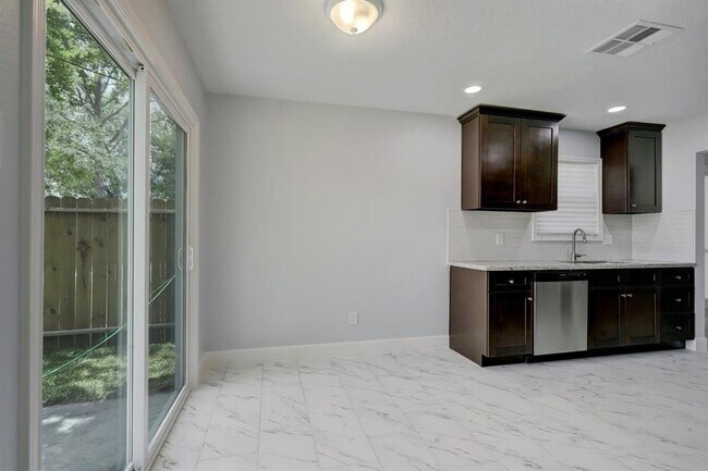 Building Photo - 9304 Tooley Dr