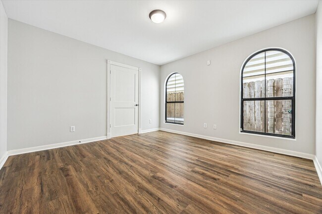 Foto del edificio - 5308 Larkin St