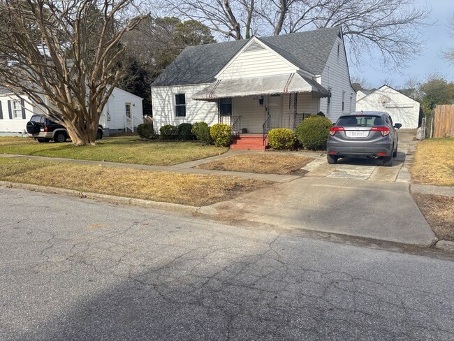 Building Photo - RENOVATED 4 BEDROOM/2 BATH HOME FOR RENT!!!