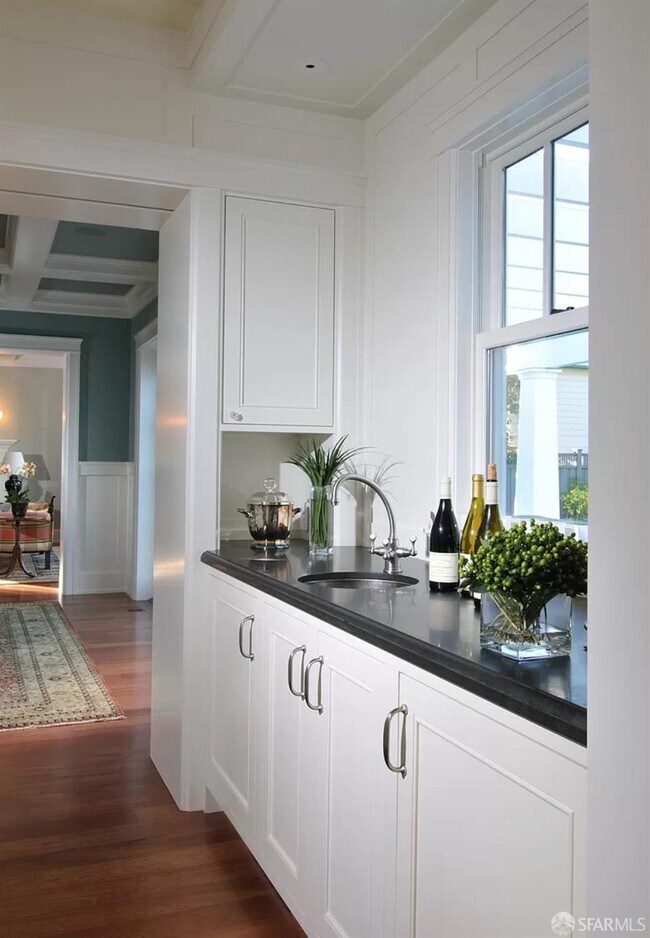 Foto del edificio - 1021 Parkinson Ave