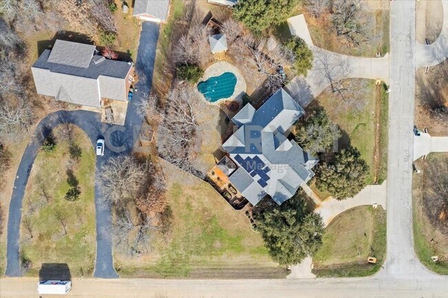 Building Photo - Beautiful 4/3.5/2 Home in Oak Point!