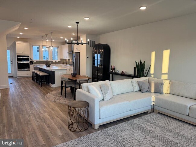 Building Photo - 14305 Dowitcher Wy