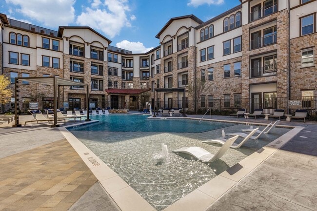 Building Photo - Aven at the Cove