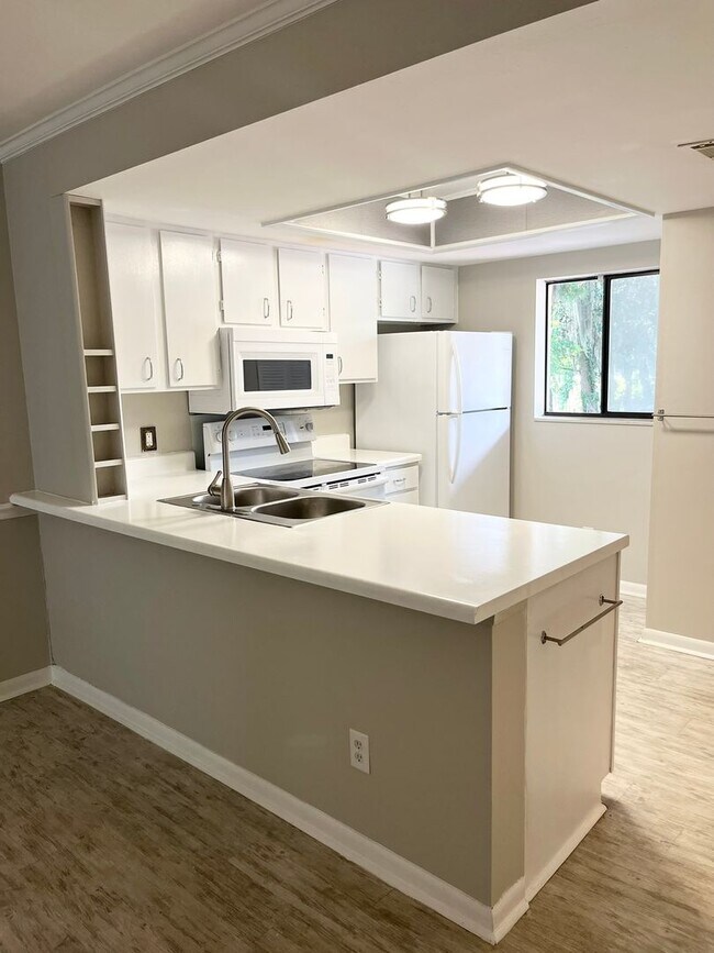 Foto del edificio - Two Bed, Two Bath Condo at Windsor Crossing