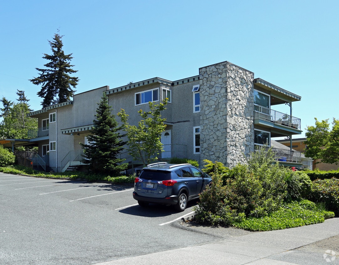 Building Photo - 3820 34th Ave W