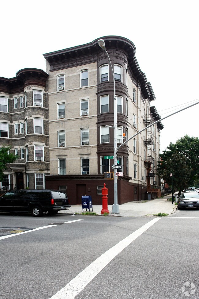 Foto del edificio - 331 13th St