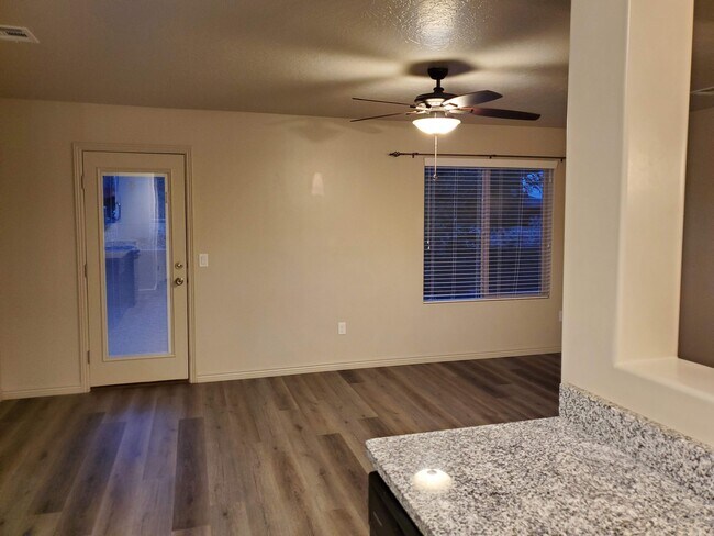 Foto del edificio - 1000 Bluff View Dr