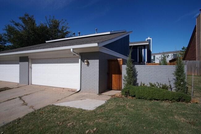 Building Photo - 3241 Castle Rock Rd