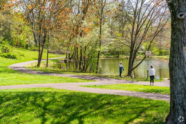 A Serene Walking Trail by the Pond at Kenilworth Park Is a Great Place for Exercise