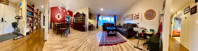 Building Photo - 2959 Silverland Dr