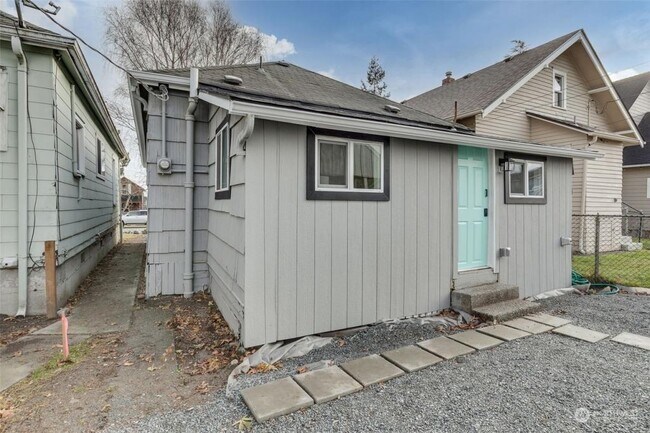 Foto del edificio - 3212 Oakes Ave
