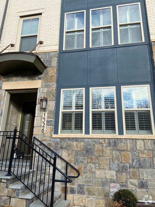 Building Photo - 1326 S Rolfe St