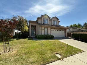 Building Photo - 2311 Meadowlark Dr