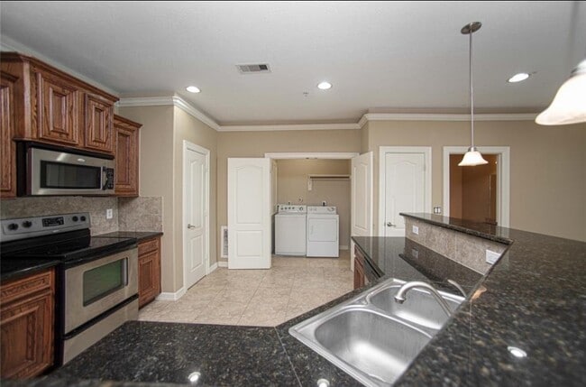 Foto del edificio - 7037 Kingston Cove Ln