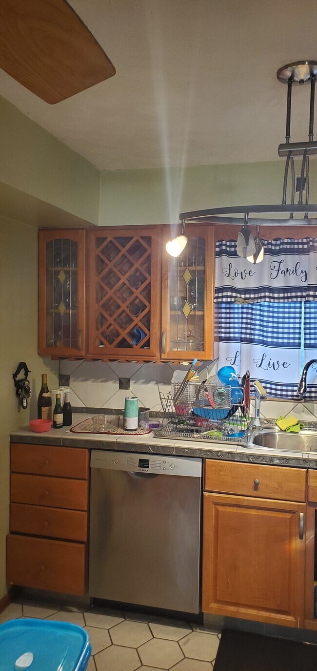 Kitchen - 161 Poplar St