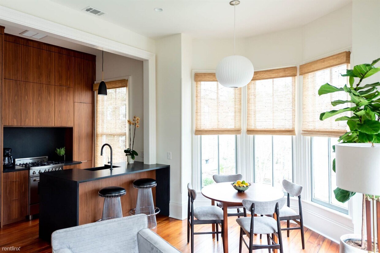 Foto principal - 2 br, 1 bath Apartment - 419 E Taylor St