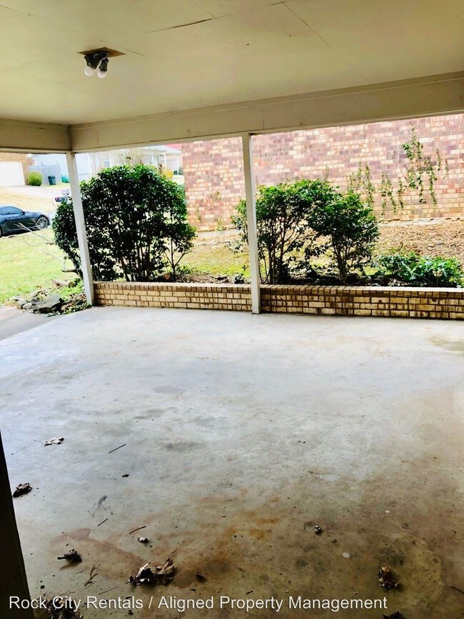 Building Photo - 3 br, 1.5 bath House - 2020 buffalo Trail