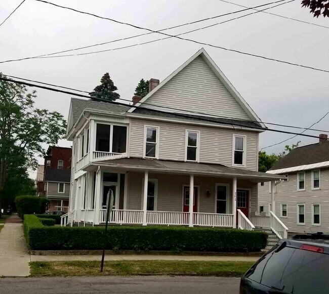 Lote en esquina - 303 N 4th Ave