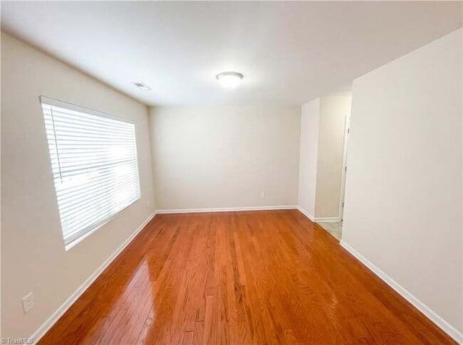 Building Photo - 2518 Macleod St