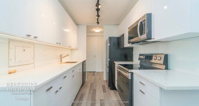 Building Photo - 330 W DIVERSEY Parkway