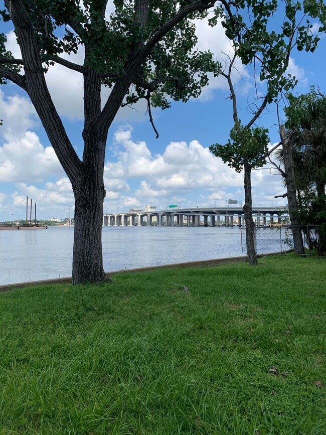 Building Photo - Riverfront in San Marco!!!