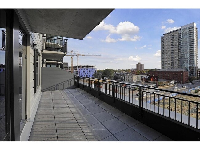 Building Photo - 740 Portland Ave