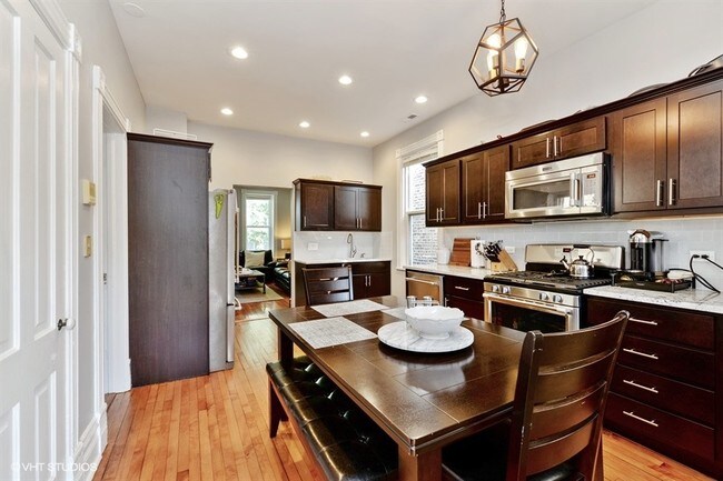 Kitchen - 2019 W Moffat St