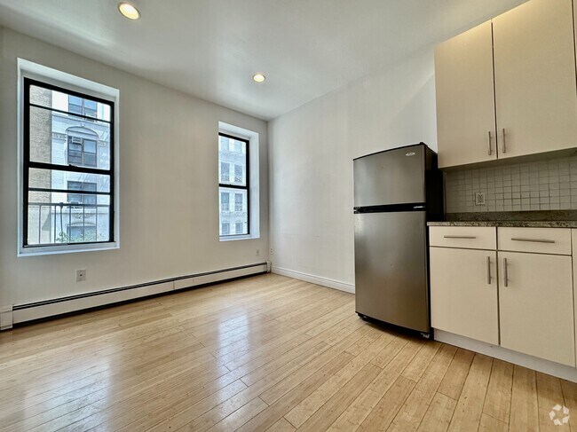 Building Photo - 344 W 52nd St