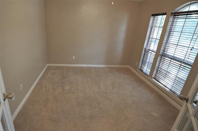 Foto del edificio - 1830 Paradise Ridge Dr