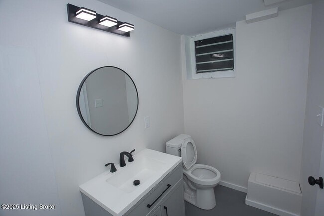 Building Photo - 730 S 38th St