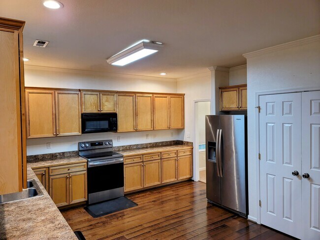 Foto del edificio - 501 Happy Acres Rd