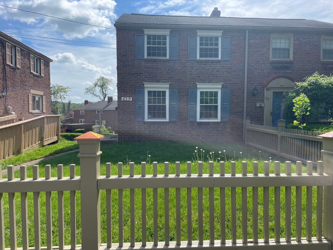 619 Beaver St, Leetsdale, PA 15056 Townhome Rentals in Leetsdale PA