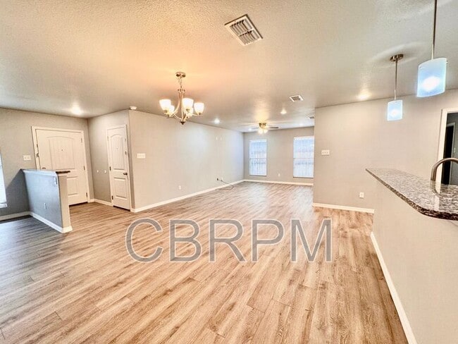 Building Photo - 1302 N Clinton Ave