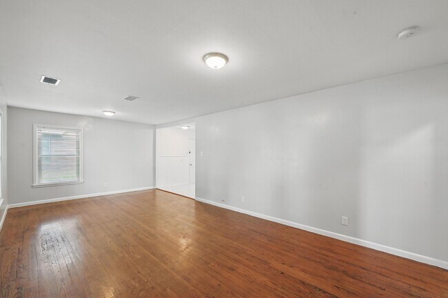 Foto del edificio - Newly Updated with Large Yard!