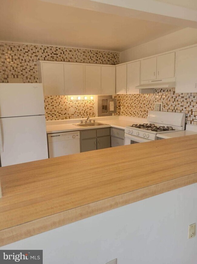 Foto del edificio - 8830 Piney Branch Rd