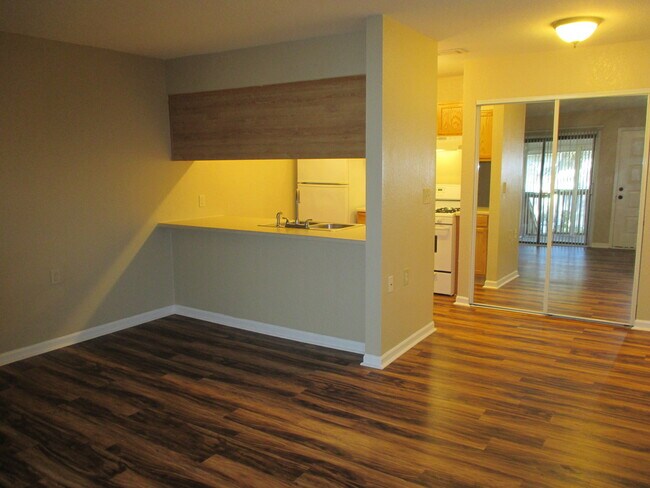 Foto del edificio - 2bed/1bath condo in convenient location......