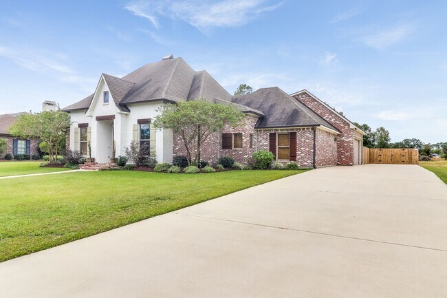 Building Photo - Luxury Custom Home in Grandview Terrace Su...