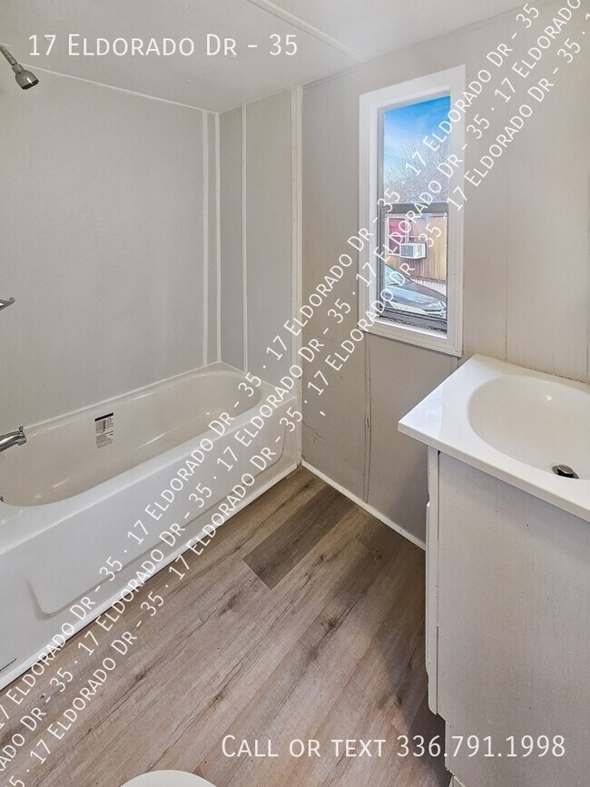 Foto del edificio - 17 Eldorado Dr