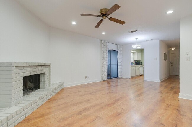 Foto del edificio - Condo Steps Away from the Bricks of Camp B...