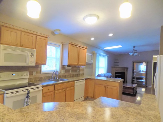 Building Photo - 43 Beechnut Dr