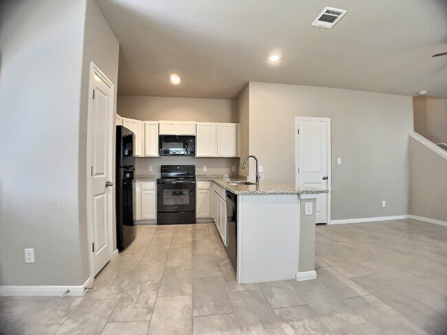 Foto del edificio - "Spacious 3-Bedroom Oasis with 2.5 Baths i...