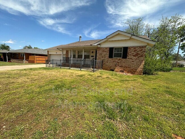 Building Photo - 3004 Edgewood Dr