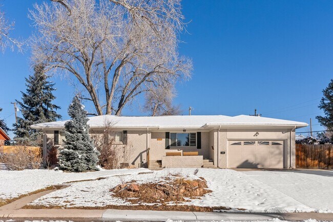 Building Photo - Charming 3 BR 3 bath home with non-conform...