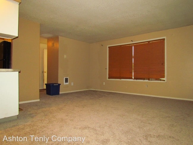 Building Photo - 3 br, 1.5 bath House - 335 S Cherry Dr